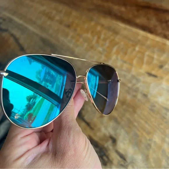 DIFF Nala Gold Sunglasses - Picture 3 of 3